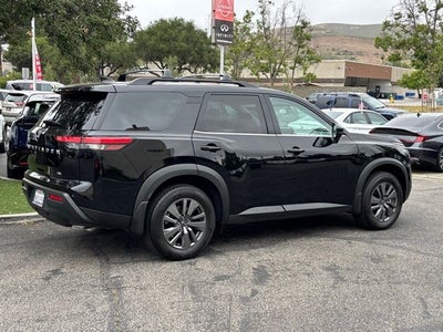 2024 Nissan Pathfinder SV