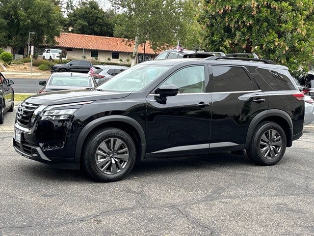 2024 Nissan Pathfinder SV