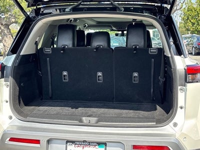 2024 Nissan Pathfinder SL