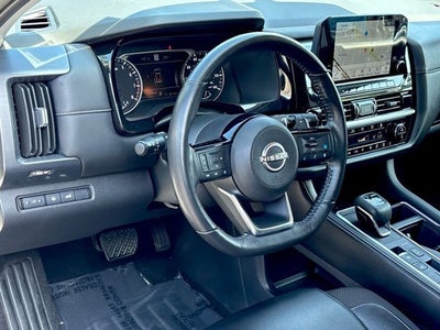 2024 Nissan Pathfinder SL