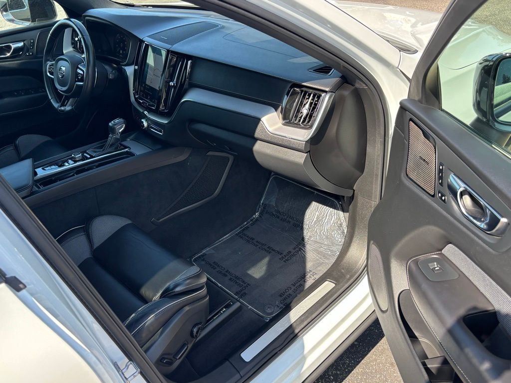 2020 Volvo XC60 T5 R-Design